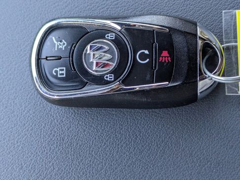 Used 2022 Buick Enclave Essence w/ Sport Touring Edition image 28