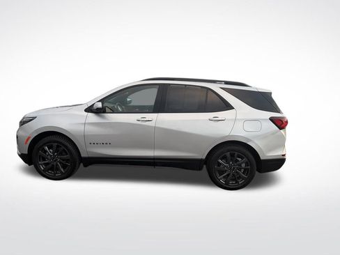 Used 2022 Chevrolet Equinox RS w/ RS Leather Package image 11