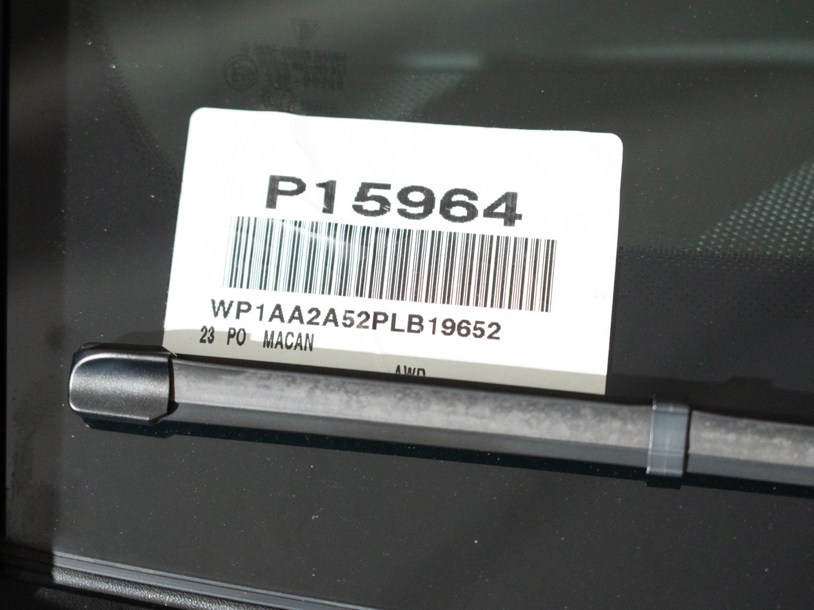 Certified 2023 Porsche Macan AWD/4WD image 28