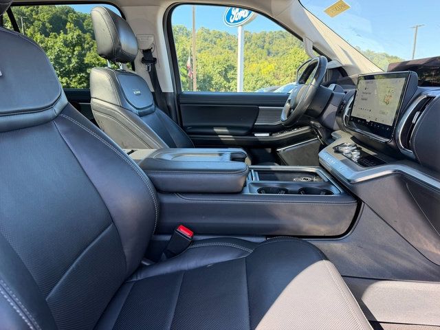 Used 2025 Ford Expedition Platinum AWD/4WD image 10