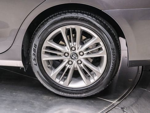 Used 2017 Toyota Camry SE image 10