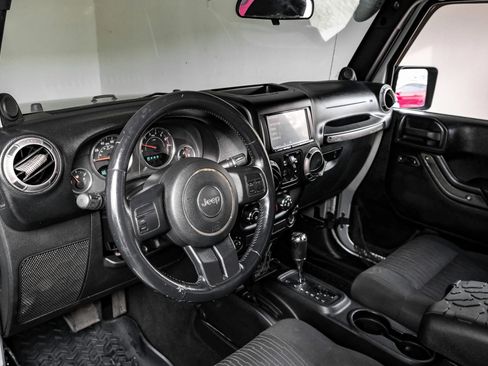 Used 2011 Jeep Wrangler Unlimited Sport image 2