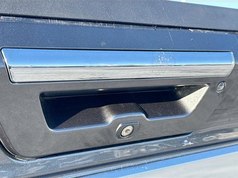 Used 2017 Ford F150 Platinum w/ Equipment Group 701A Luxury image 15