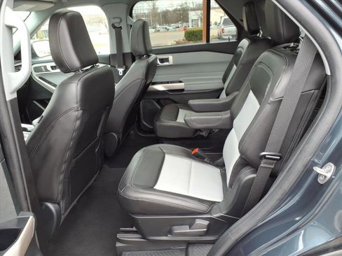 Used 2023 Ford Explorer XLT w/ Equipment Group 202A image 12