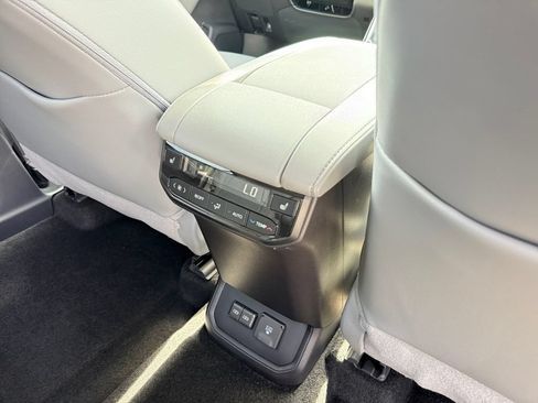 New 2026 Toyota Highlander Platinum AWD/4WD image 23