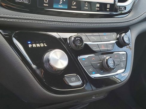 New 2026 Chrysler Pacifica Select image 11