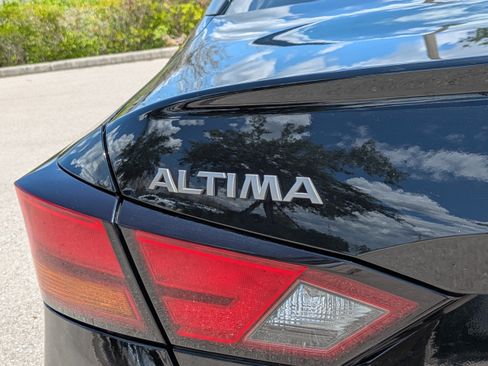 Used 2024 Nissan Altima 2.5 SV FWD image 7