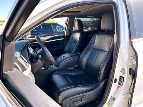 Used 2016 Toyota Highlander XLE AWD/4WD image 21