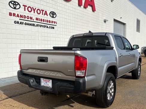 Used 2017 Toyota Tacoma SR5 image 5