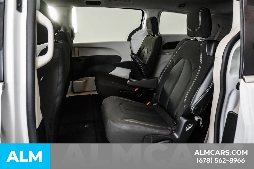 Used 2023 Chrysler Voyager LX FWD image 17