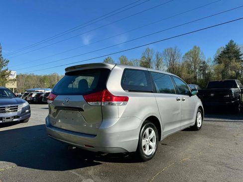 Used 2011 Toyota Sienna image 5