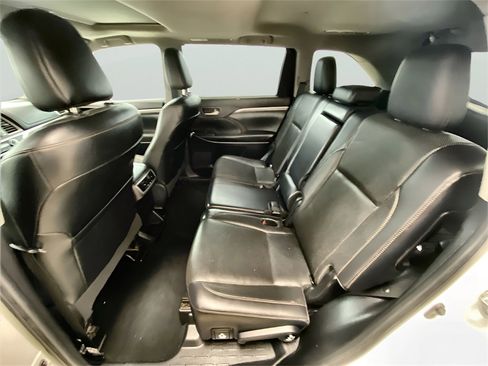 Used 2019 Toyota Highlander Limited image 16