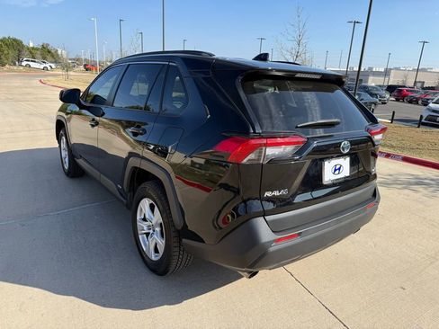 Used 2021 Toyota RAV4 XLE w/ Convenience Package image 7