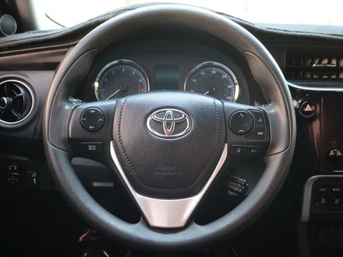 Used 2018 Toyota Corolla LE FWD image 18