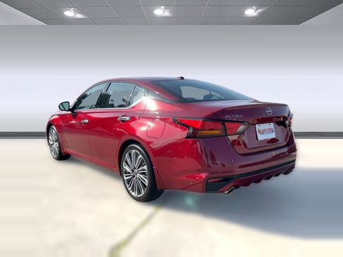 Used 2025 Nissan Altima 2.5 SL FWD image 3