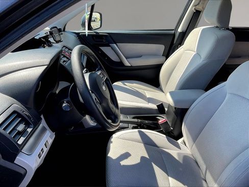 Used 2014 Subaru Forester 2.5i Premium w/ All-Weather Package AWD/4WD image 19