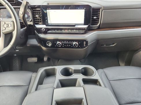 Used 2024 GMC Sierra 1500 SLT image 11