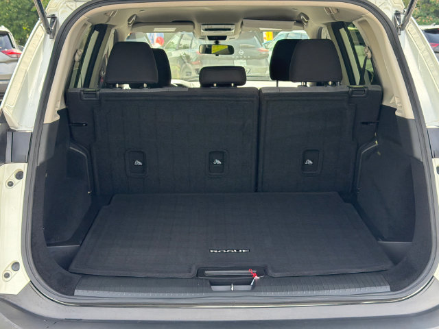 Used 2023 Nissan Rogue SV FWD image 18