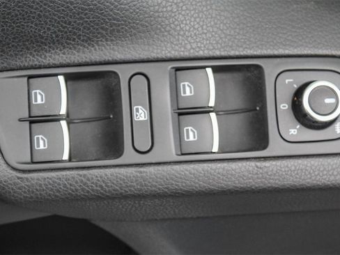 Used 2012 Volkswagen Tiguan SE image 20