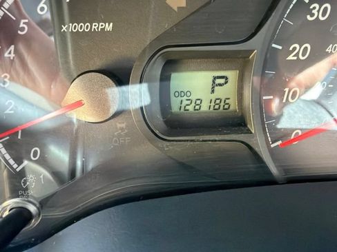 Used 2013 Toyota Sienna LE w/ Towing Pkg FWD image 10