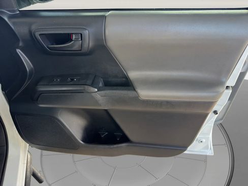 Used 2018 Toyota Tacoma SR image 17