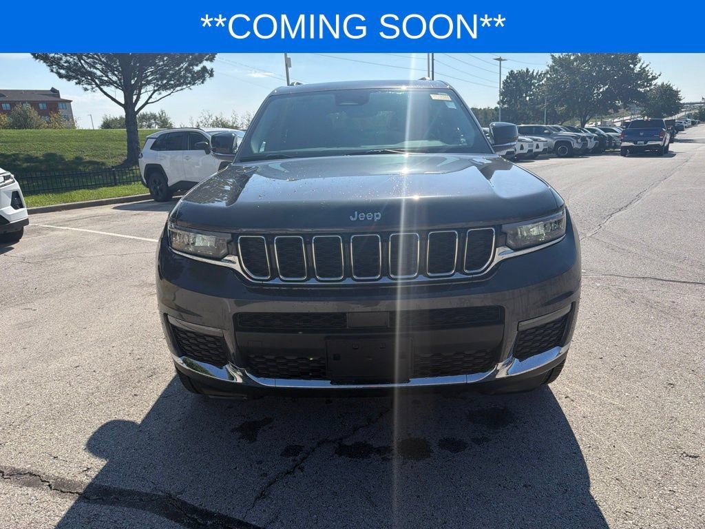 Used 2022 Jeep Grand Cherokee L Limited w/ Trailer Tow Group (B) AWD/4WD image 2