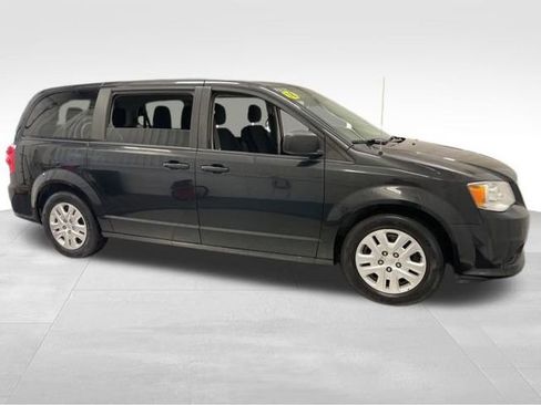 Used 2018 Dodge Grand Caravan SE w/ UConnect Hands-Free Group image 8