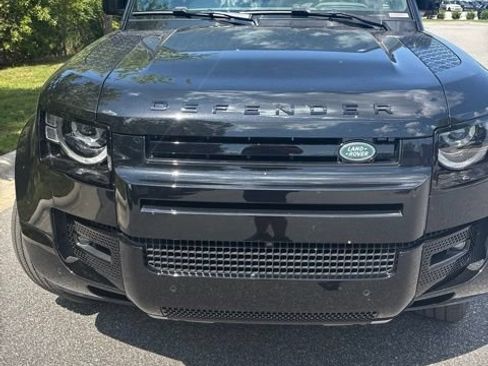 Used 2025 Land Rover Defender 110 V8 AWD/4WD image 13