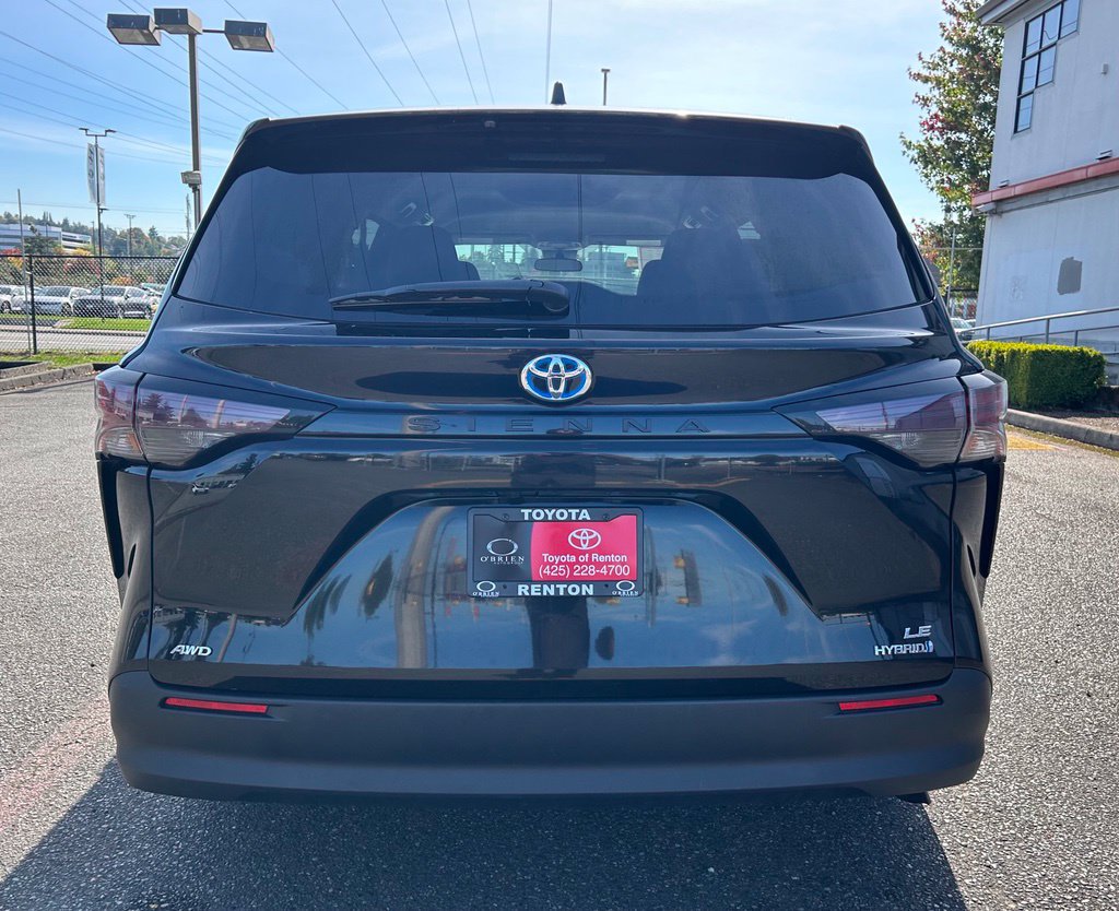 Certified 2024 Toyota Sienna LE AWD/4WD image 6