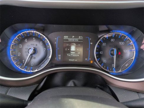 Certified 2021 Chrysler Voyager Lxi image 28