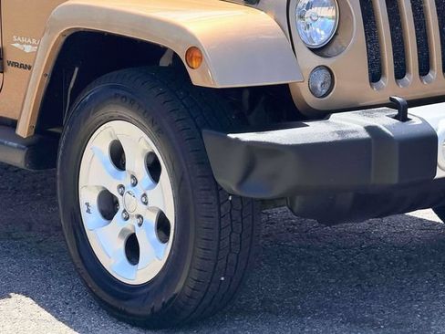 Used 2015 Jeep Wrangler Sahara w/ Connectivity Group AWD/4WD image 10