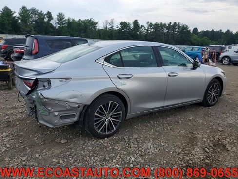 Used 2024 Lexus ES 300h w/ Premium Package FWD image 2