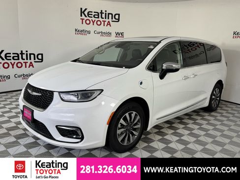Used 2023 Chrysler Pacifica Limited FWD image 9