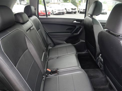 Used 2021 Volkswagen Tiguan SE w/ Panoramic Sunroof Package AWD/4WD image 29