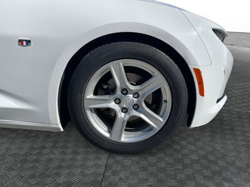 Used 2019 Chevrolet Camaro LT w/ Technology Package RWD image 14
