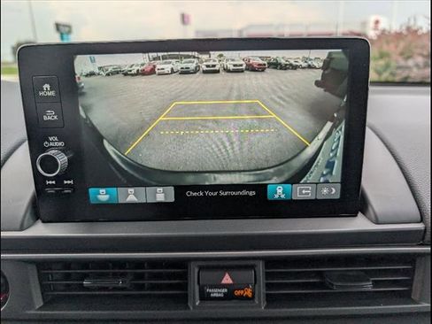 Used 2025 Honda Pilot Touring image 11