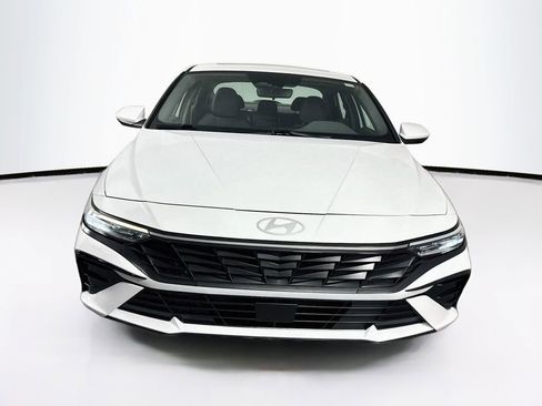 Used 2025 Hyundai Elantra SEL FWD image 2