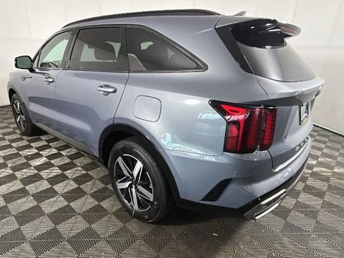 Used 2021 Kia Sorento S w/ Panoramic Sunroof Package FWD image 4