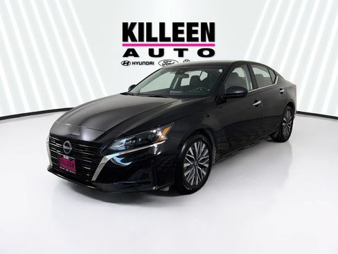 Used 2025 Nissan Altima 2.5 SV FWD image 3