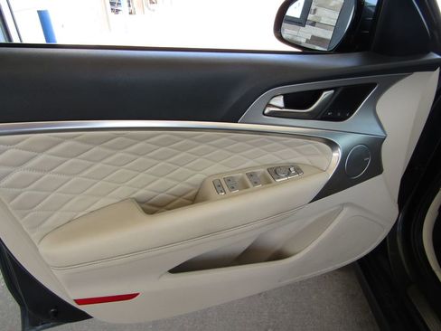 Used 2019 Genesis G70 3.3T Design RWD image 22