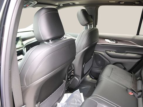 New 2026 Jeep Grand Cherokee 4WD image 15