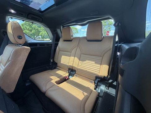 Used 2017 Land Rover Discovery HSE AWD/4WD image 22