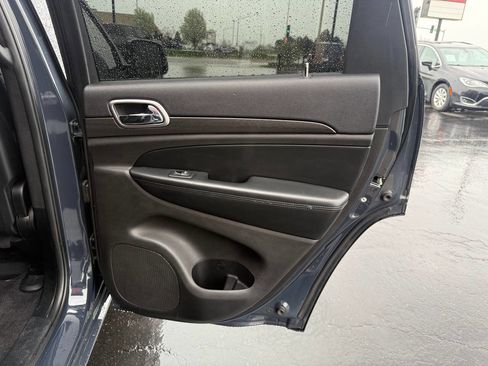 Used 2018 Jeep Grand Cherokee Altitude AWD/4WD image 21
