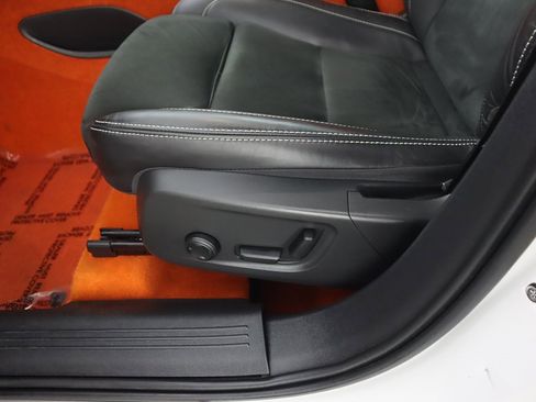 Used 2021 Volvo XC40 T5 R-Design image 32