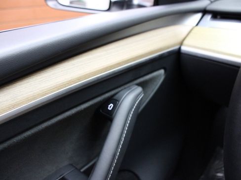 Used 2022 Tesla Model Y Long Range image 51