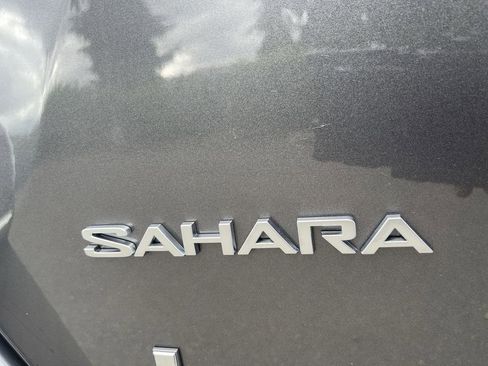 Used 2021 Jeep Wrangler Unlimited Sahara AWD/4WD image 31