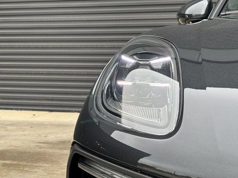 Certified 2026 Porsche Macan AWD/4WD image 12