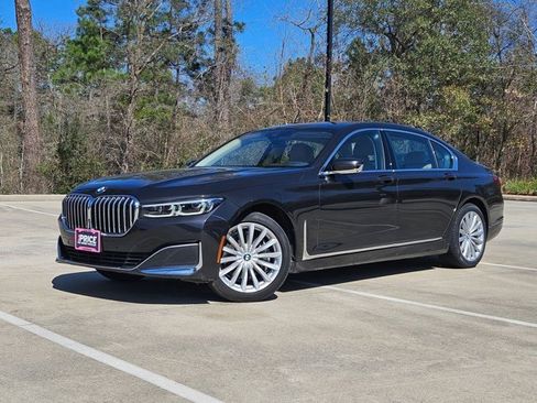 Used 2022 BMW 740i w/ Premium Package image 1