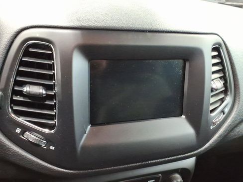 Used 2019 Jeep Compass Latitude image 14