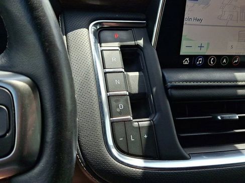 Used 2021 Chevrolet Tahoe Premier w/ Premium Package AWD/4WD image 18